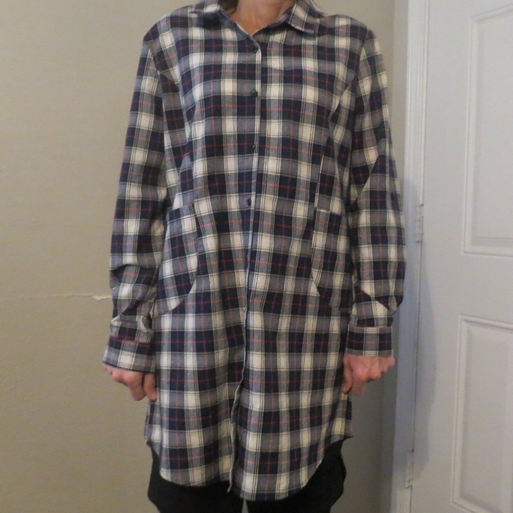 Vanilla Bay -Size: Large -Color: Blue, RED & White NEW Long top